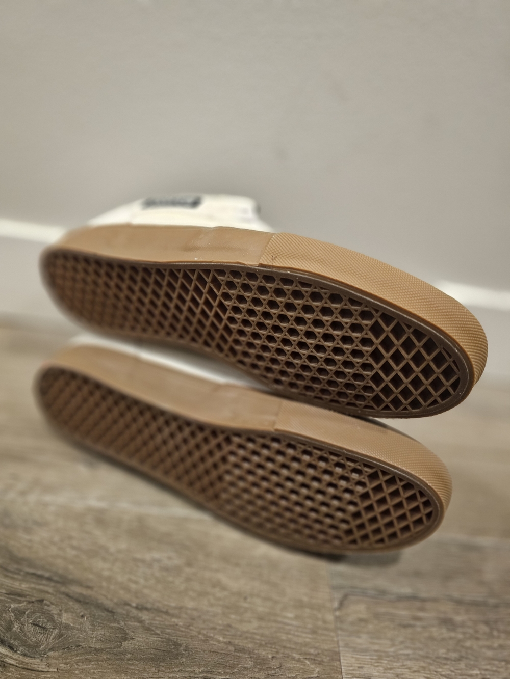 Vans Men’s Half Cab Sneakers in White and Gum - Picture 8 of 9